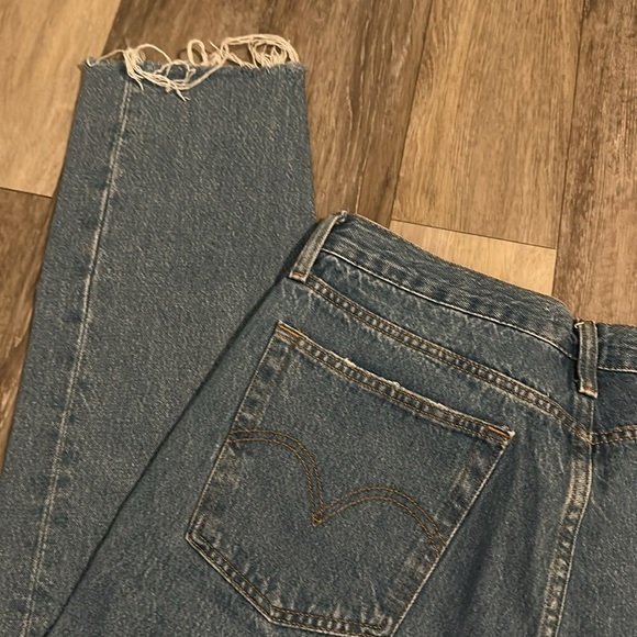 LEVIS | Premium Wedgie High Rise Straight Distressed Big E Jeans with Frayed Hem - Picture 9 of 14